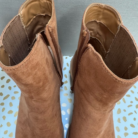Universal Thread Brown Heeled Boots - Picture 4 of 4